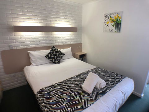 Jacaranda Place Motor Inn - Accommodation Gladstone 2