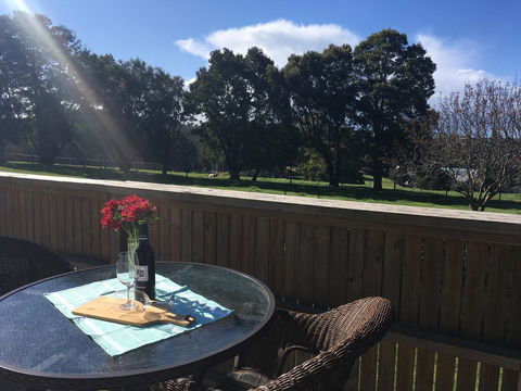 Jacaranda Retreat. Refreshing, Recharge, Relax ! - Accommodation Gladstone 0