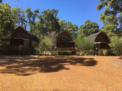 Jarrah Glen Cabins - Accommodation Gladstone 0