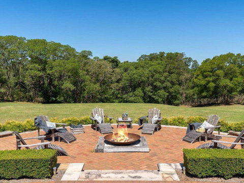 Jaspers Brush - Tranquil Gardens & Stunning Views - Accommodation Gladstone 3