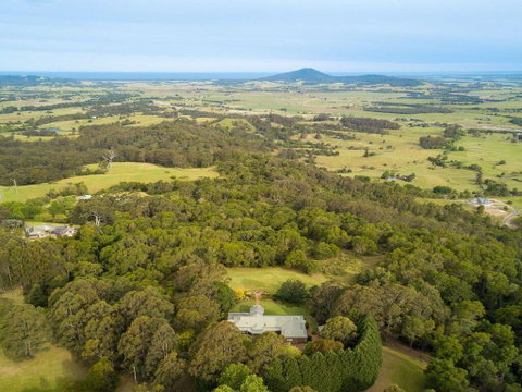 Jaspers Brush - Tranquil Gardens & Stunning Views - Accommodation Gladstone 1