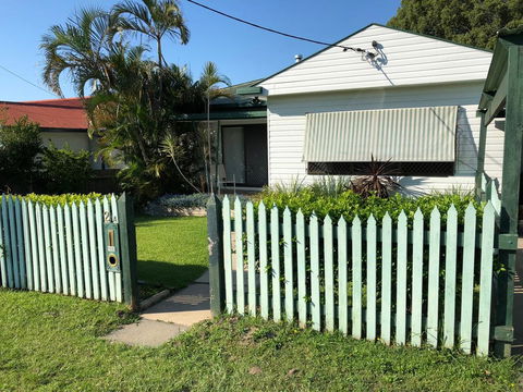 Jean Street Home Away From Home - Accommodation Gladstone 0