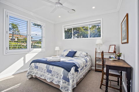 Jetty Splendour Guest Bedroom With Bathroom En-suite B'nB - Accommodation Gladstone 0
