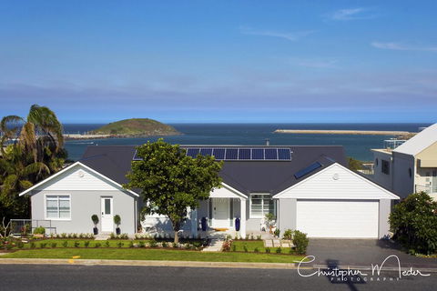Jetty Splendour Guest Bedroom With Bathroom En-suite B'nB - Accommodation Gladstone 1