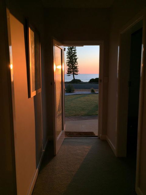 Jewel Of The South Beachside Holiday Rental - Accommodation Gladstone 2