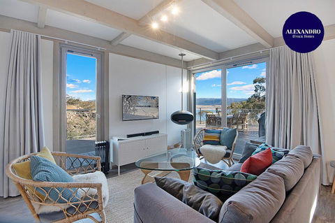 JINDY HOUSE BRAND NEW And STYLISH AMAZING VIEWS - Accommodation Gladstone 0