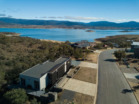 JINDY HOUSE BRAND NEW And STYLISH AMAZING VIEWS - Accommodation Gladstone 2