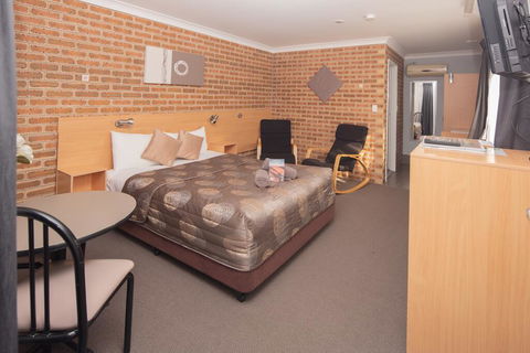 Jumbuck Motor Inn - Accommodation Gladstone 1