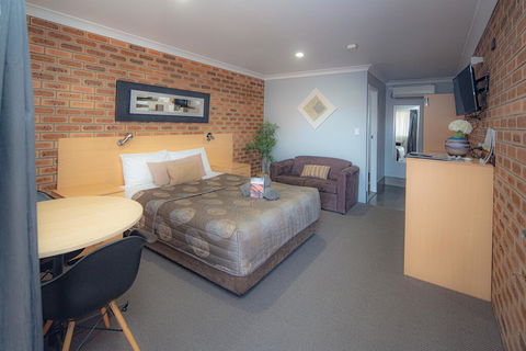 Jumbuck Motor Inn - Accommodation Gladstone 0