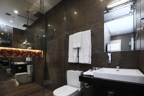 Junction Hotel - Accommodation Gladstone 1