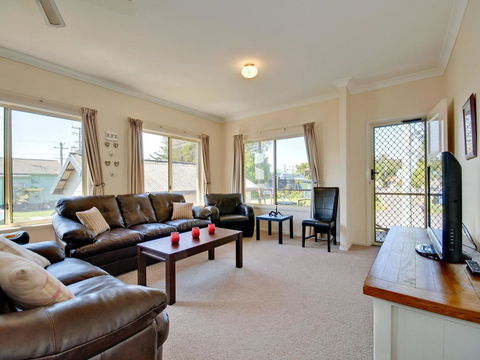 Just 4 Fun - Accommodation Gladstone 3