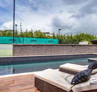 Kalina Retreat resort style tennis  pool - Accommodation Gladstone