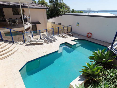 Kallaroo, 3 Kallaroo Street- Great House With Views, Pool, WIFI And Aircon - Accommodation Gladstone 0