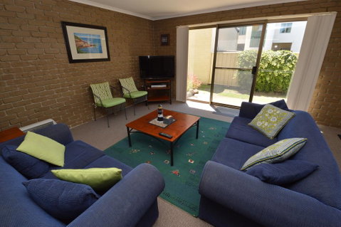 Kanandah 1 - Accommodation Gladstone 1