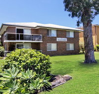 Kanandah 5 - By the Lake - Accommodation Gladstone
