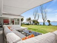 Karelda - absolute waterfront pet friendly property
