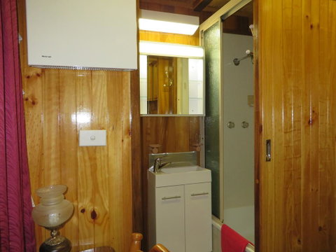 Karelia Alpine Lodge - Accommodation Gladstone 3