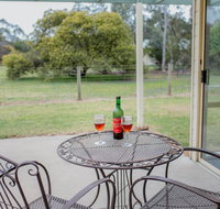 Karinya Cottage - Pet friendly country retreat - Accommodation Gladstone