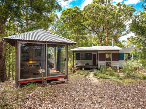 Karmya Cabin Eco-Retreat - Accommodation Gladstone 2
