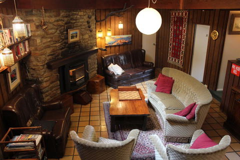 Kasees Apartments & Mountain Lodge - Accommodation Gladstone 2