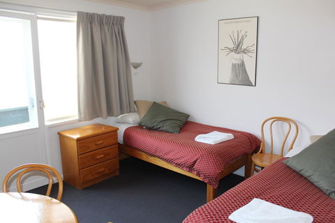 Kasees Apartments & Mountain Lodge - Accommodation Gladstone 3