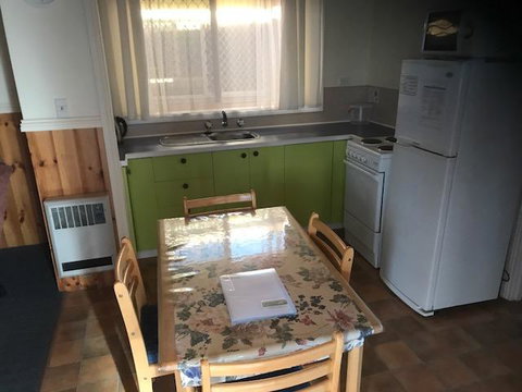 Kellraine Holiday Units - Accommodation Gladstone 0