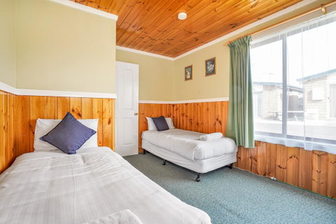 Kellraine Holiday Units - Accommodation Gladstone 3