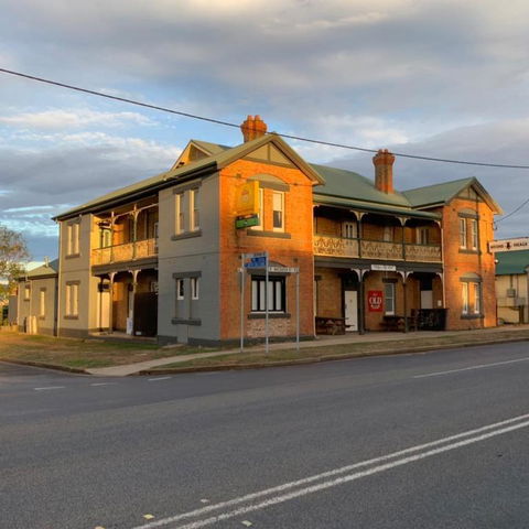 Kellys Top Pub - Accommodation Gladstone 3