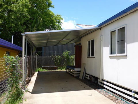 Kenny's Cabin - Accommodation Gladstone 0