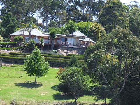 Kiah Country Gardens B&B - Accommodation Gladstone 0