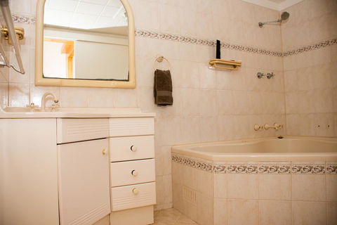 Kimba Travellers' Haven - Accommodation Gladstone 1