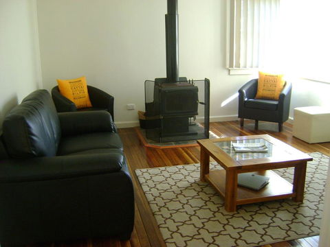 King Cottage - Accommodation Gladstone 2