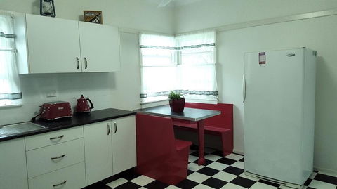 King Cottage - Accommodation Gladstone 1