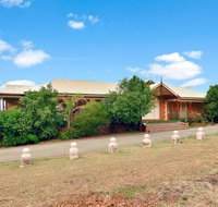 King III - you can honestly walk to Bimbadgen and Hope Estate concerts - Accommodation Gladstone