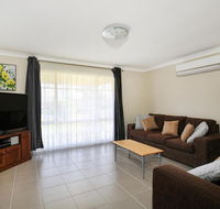 Kingfisher - Pet-Friendly - 10 Mins to Hyams Beach - Accommodation Gladstone