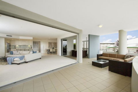KINGSCLIFF OCEAN VIEW TERRACE BY THE FIGTREE 5 - Accommodation Gladstone 2