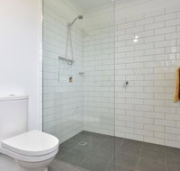 Kinloch Cottage renovated to new on Daisy Hill Vineyard - Accommodation Gladstone