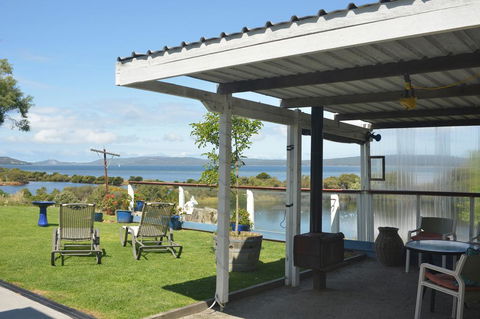 Kinsellas Water Views - Accommodation Gladstone 0