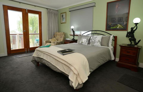 Kinsellas Water Views - Accommodation Gladstone 2