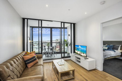 KOZYGURU FORTITUDE VALLEY 2 BED DESIGNER APT + FREE PARKING QFV179-803 - Accommodation Gladstone 0