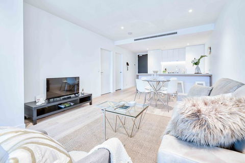 KOZYGURU FORTITUDE VALLEY HIGH LEVEL 2 BED APT + FREE PARKING QFV179-2612 - Accommodation Gladstone 2