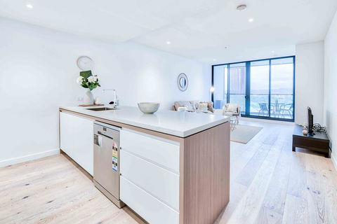 KOZYGURU FORTITUDE VALLEY HIGH LEVEL 2 BED APT + FREE PARKING QFV179-2612 - Accommodation Gladstone 1