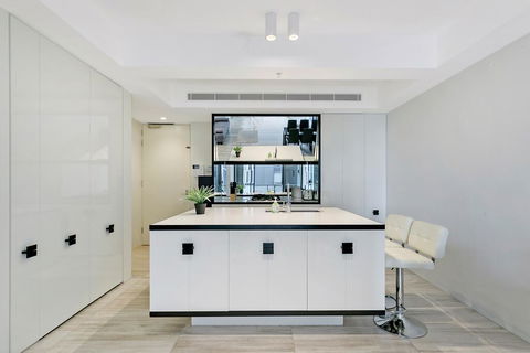 KOZYGURU HAYMARKET SYDNEY CITY VIEW 2 BED STUNNING APT NHA178-1206 - Accommodation Gladstone 1
