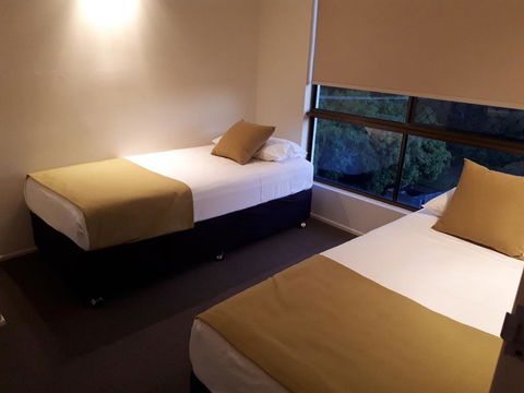 L'Amor Holiday Apartments - Accommodation Gladstone 2