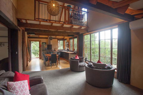 La Boheme Villa - Accommodation Gladstone 2
