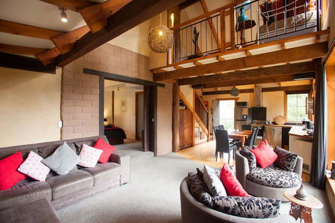 La Boheme Villa - Accommodation Gladstone 3