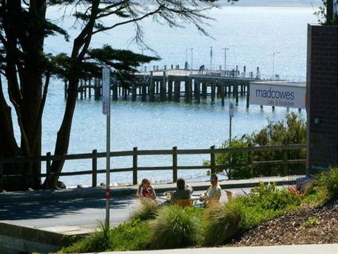 La Mer Sea View Apartment - Accommodation Gladstone 0