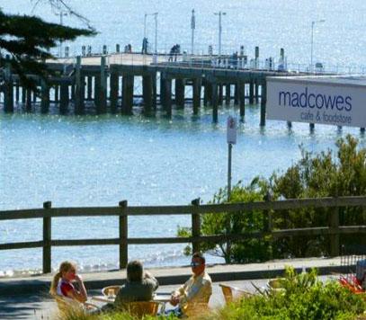 La Mer Sea View Apartment - Accommodation Gladstone 2