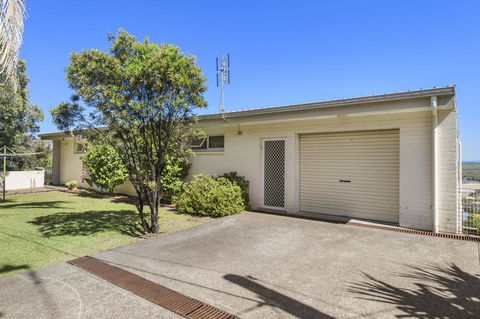 La Mer, 19 Dulconghi Street - Accommodation Gladstone 3
