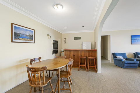 La Mer, 19 Dulconghi Street - Accommodation Gladstone 2